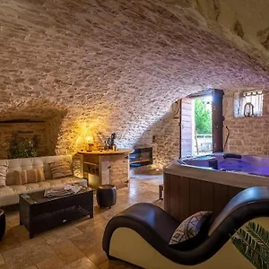 https://les-secrets-de-lisle.hotels-rhonealpes.com