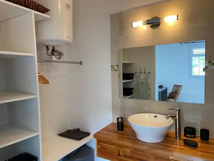 Villa Spacieuse Raffinee Dans Son Ecrin De Verdure Fond Fleury