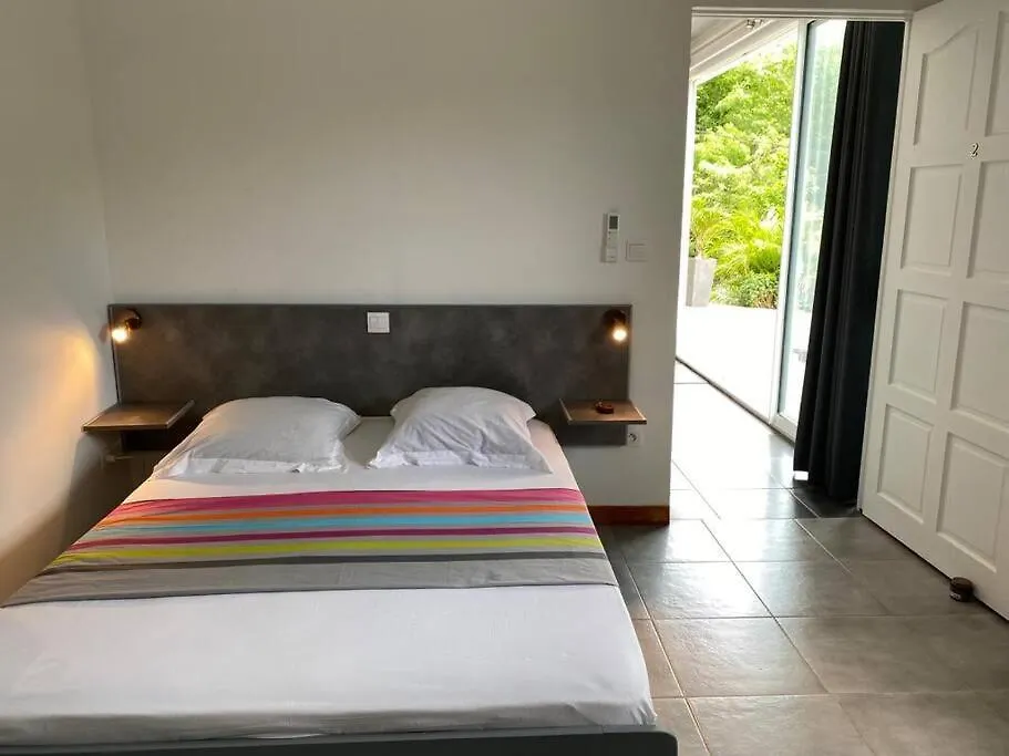 Villa Spacieuse Raffinee Dans Son Ecrin De Verdure Fond Fleury Martinique